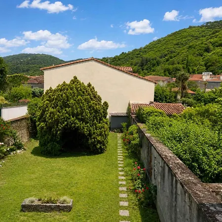 La Mazemat, Spacieux, Jardin Et Vue Montagne Lejlighed